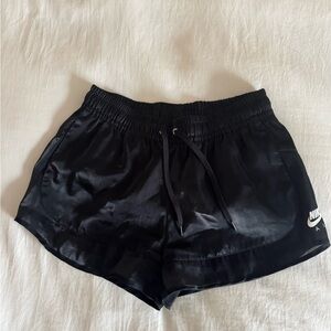 Nike L